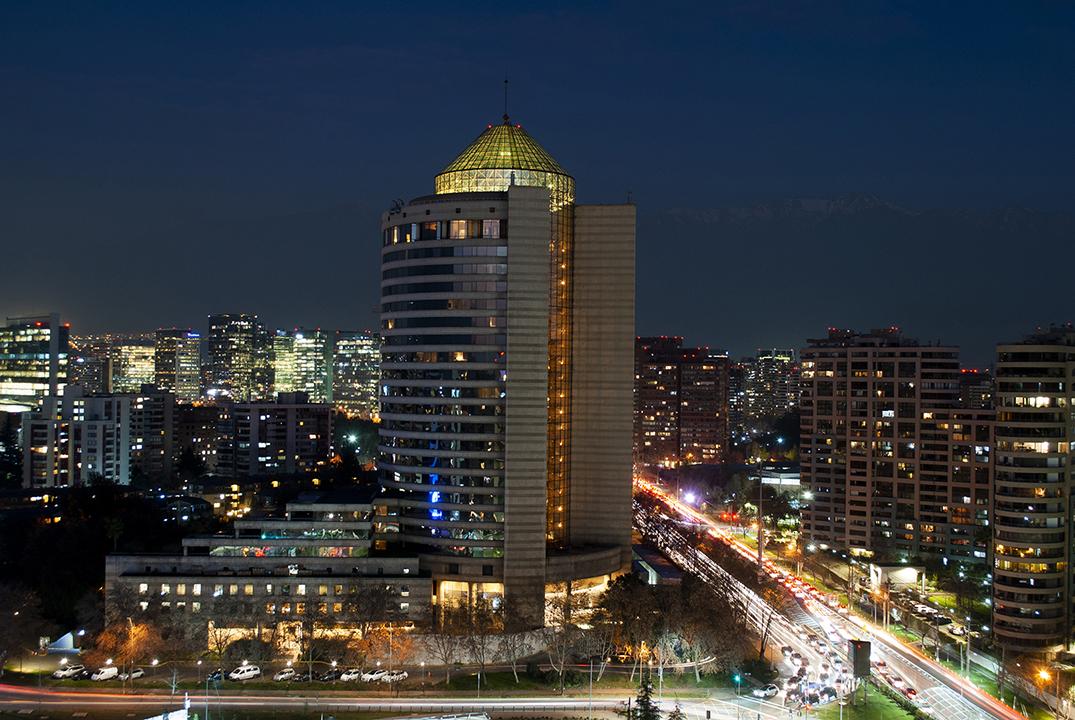 Mandarin Oriental, Santiago Ξενοδοχείο Εξωτερικό φωτογραφία The hotel at night