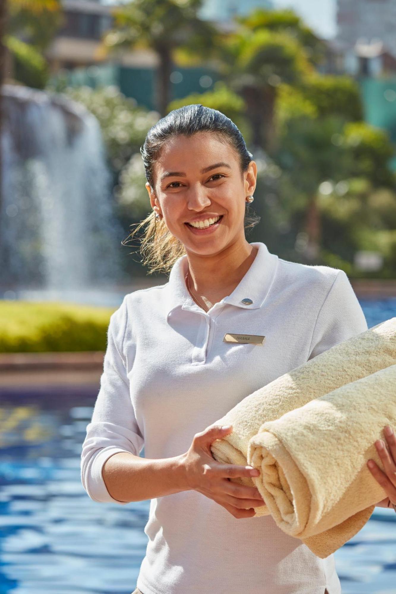 Mandarin Oriental, Santiago Ξενοδοχείο Εξωτερικό φωτογραφία A Disney cast member at Walt Disney World